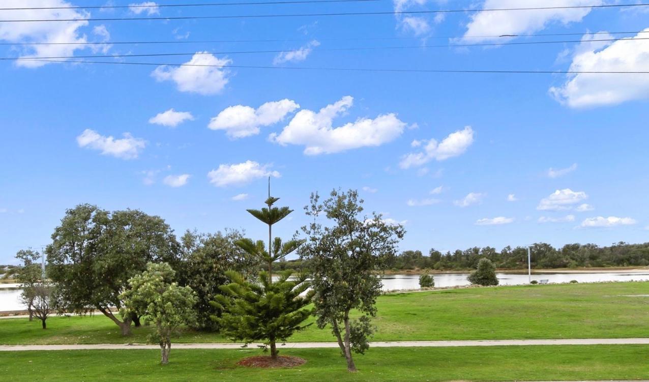 Driftwood Townhouse - Waterfront-Central Location Lakes Entrance Exteriér fotografie