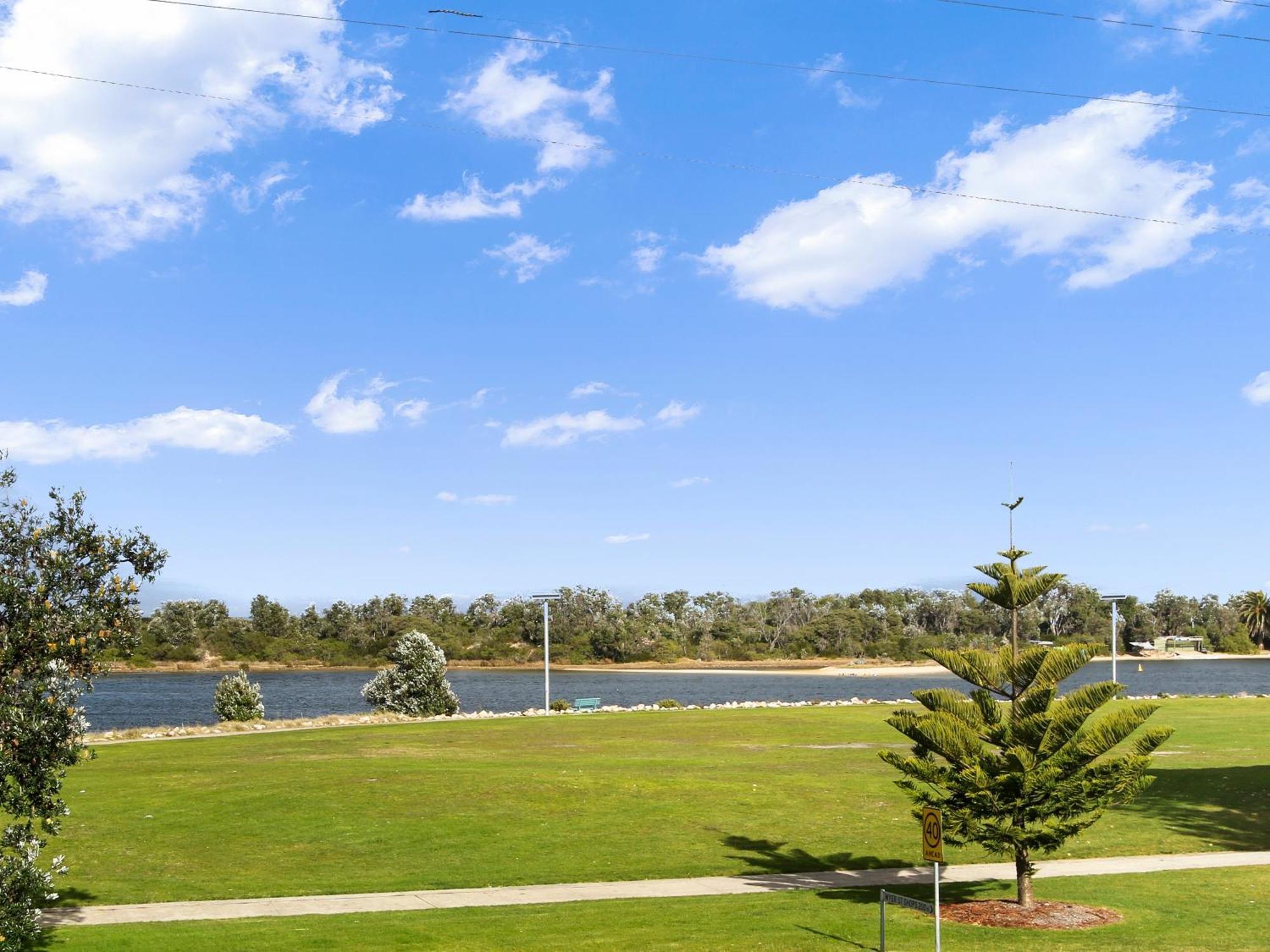 Driftwood Townhouse - Waterfront-Central Location Lakes Entrance Exteriér fotografie