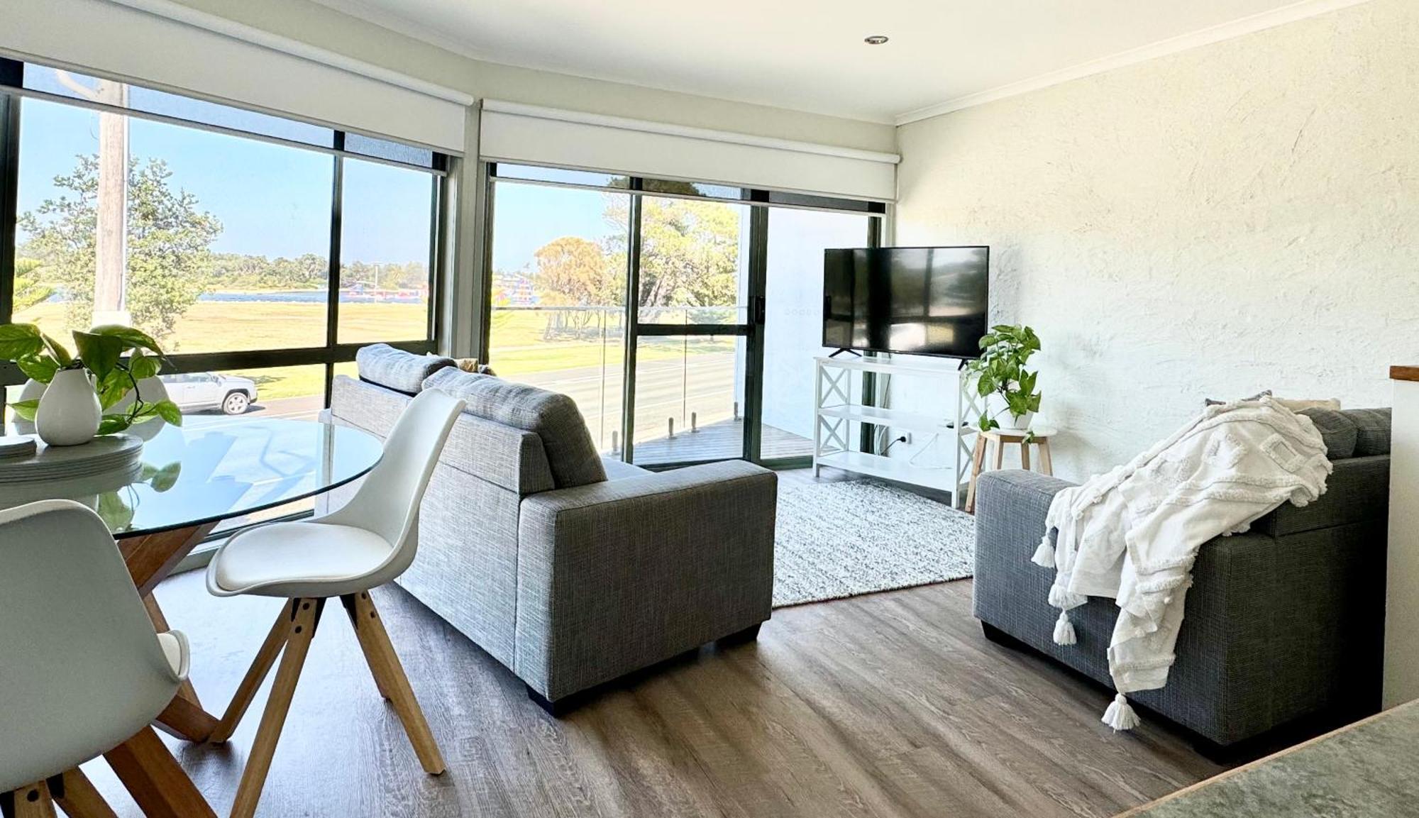 Driftwood Townhouse - Waterfront-Central Location Lakes Entrance Exteriér fotografie