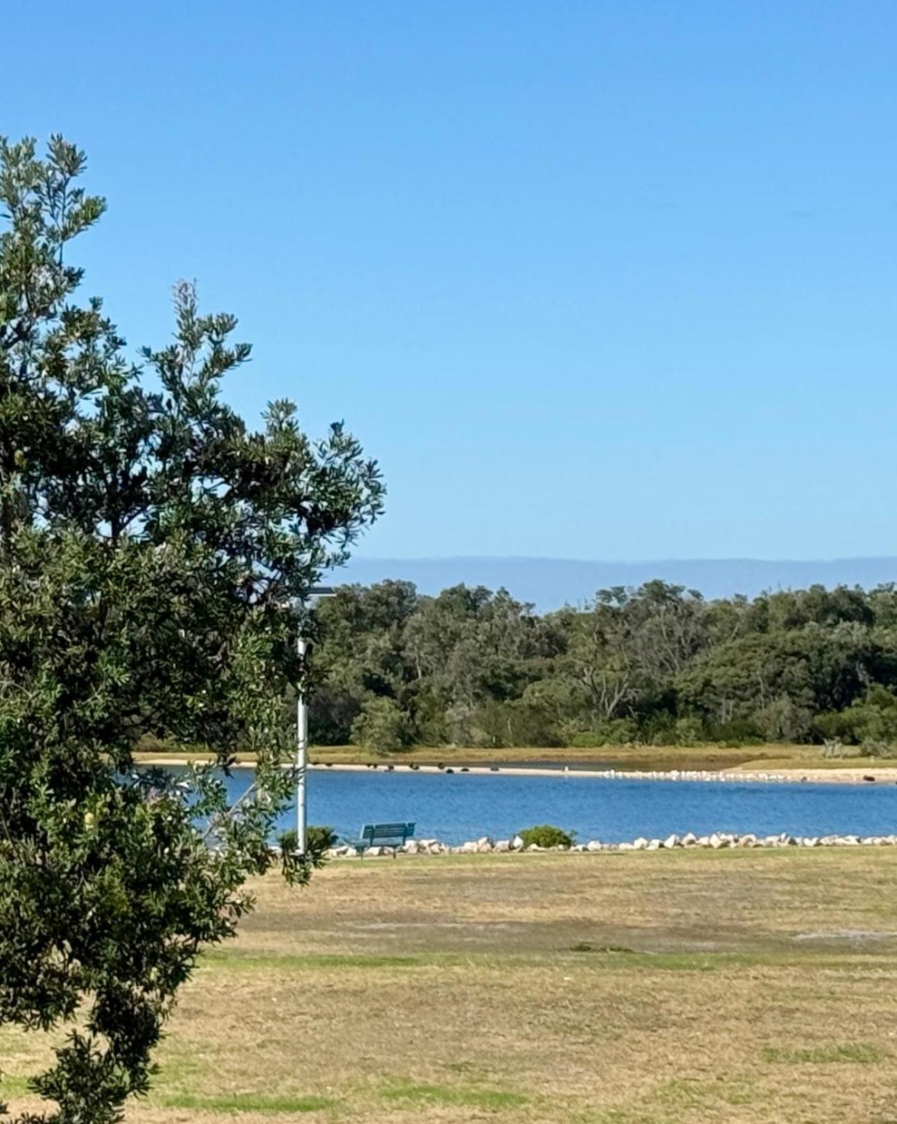 Driftwood Townhouse - Waterfront-Central Location Lakes Entrance Exteriér fotografie